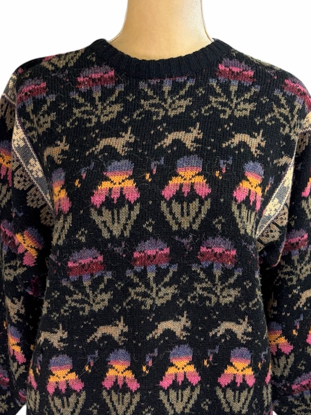 Vintage Floral Bunny Pattern Crewneck Sweater Medium - Picture 9 of 9